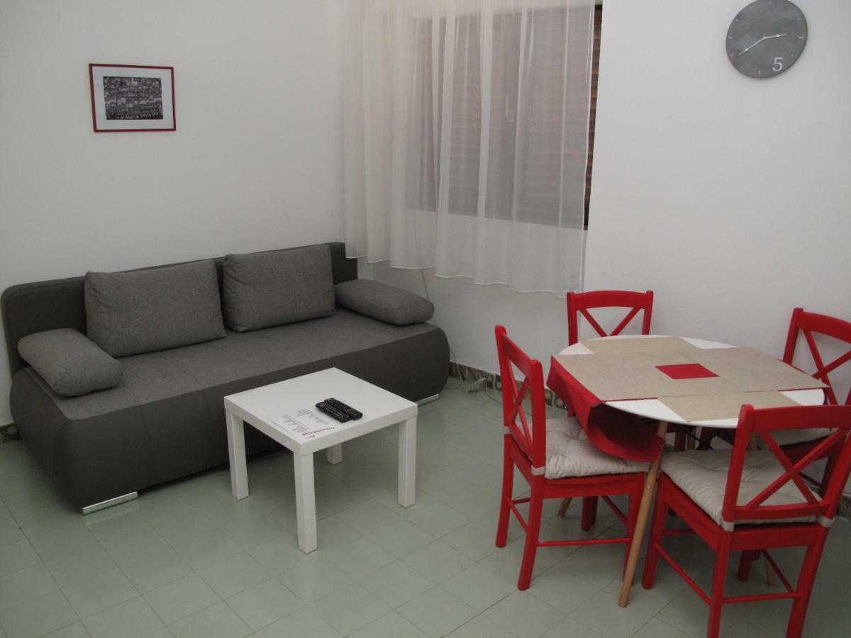 Illy City Centre Apartment ชิเบนิก ภายนอก รูปภาพ