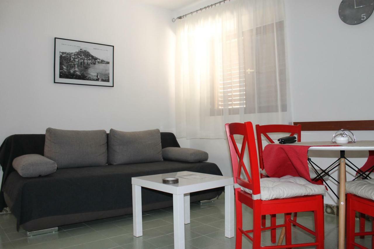 Illy City Centre Apartment ชิเบนิก ภายนอก รูปภาพ